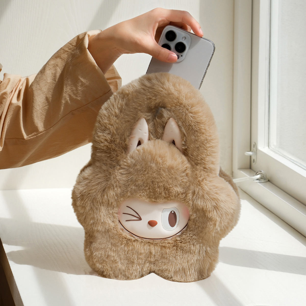 THE MONSTERS Classic Series-Plush Flower Bag (Brown)