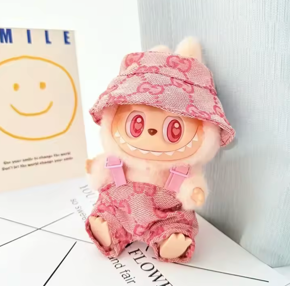 Labubu selebukse og bøttehatt