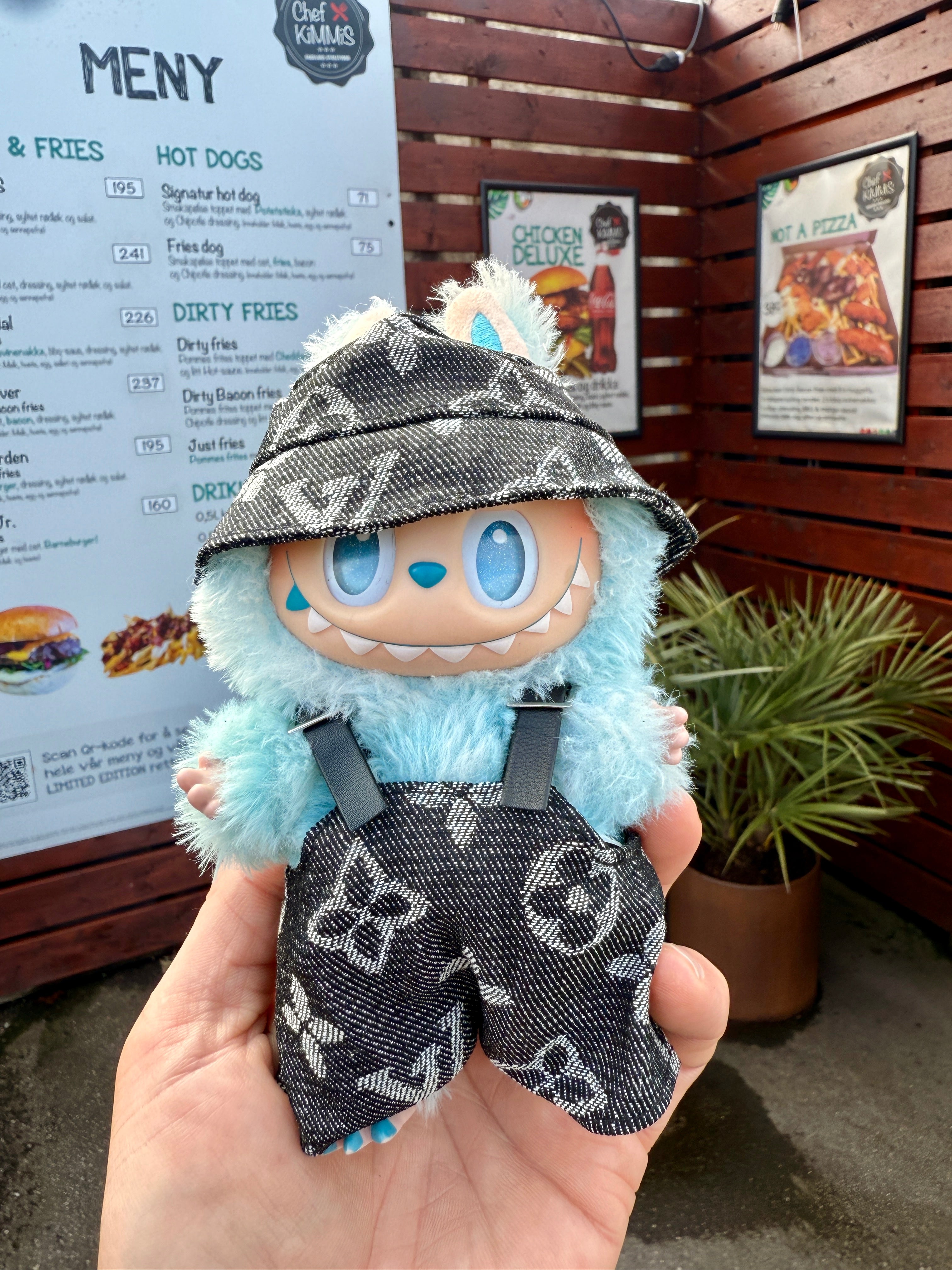 Labubu selebukse og bøttehatt