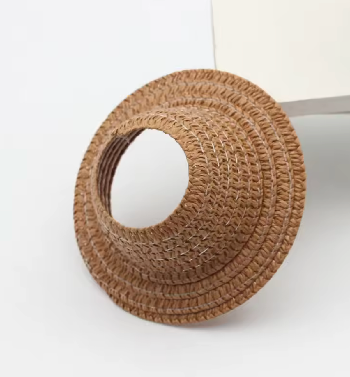 Stråhatt til Labubu