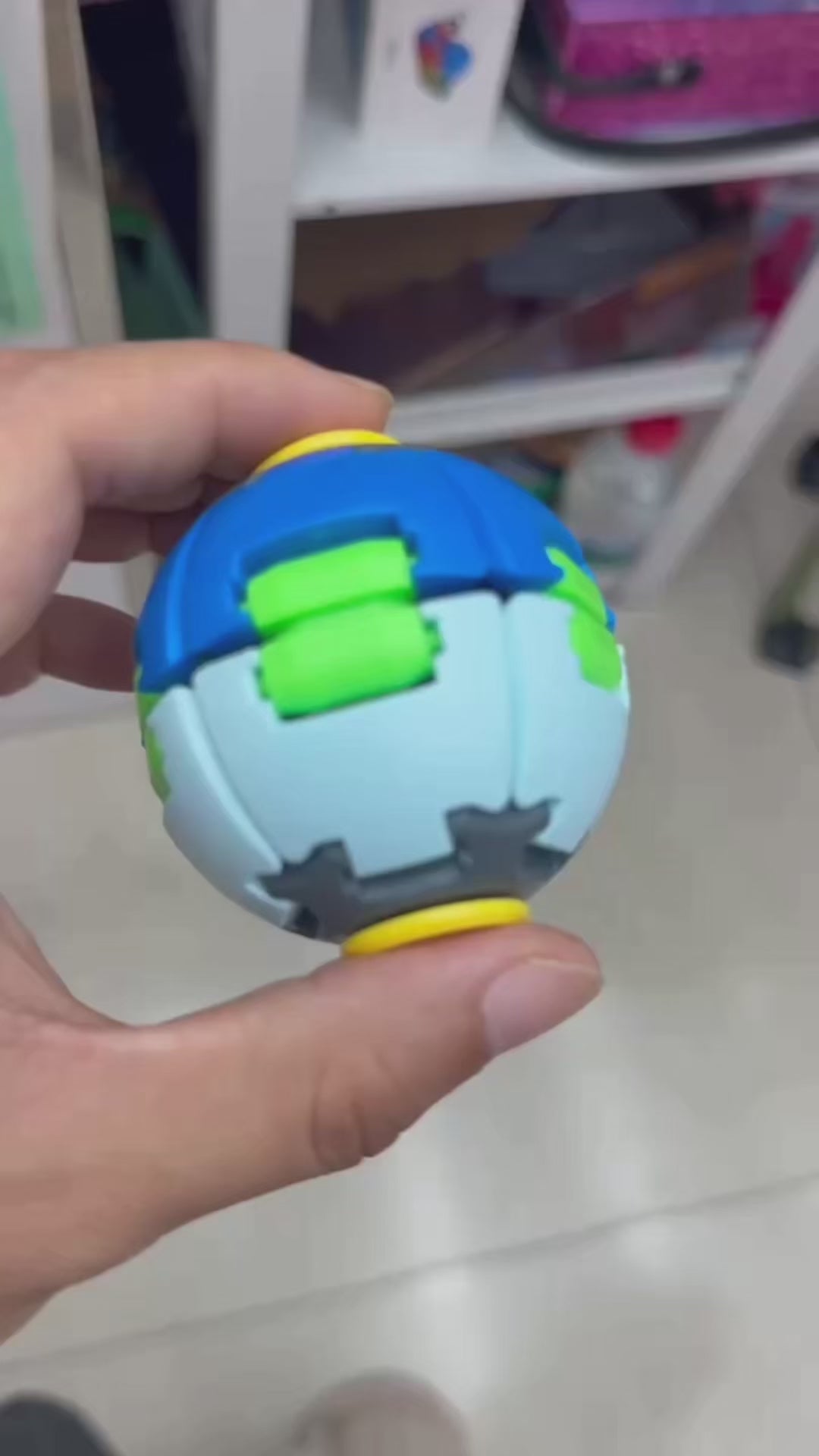 Rotating Fidget Ball – Stressball med roterende spinner
