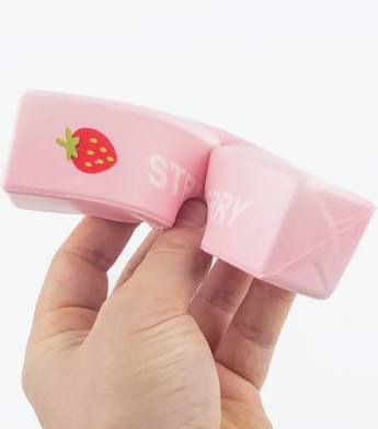 Butter Stick Squishy – Strawberry Pink 13,5 cm
